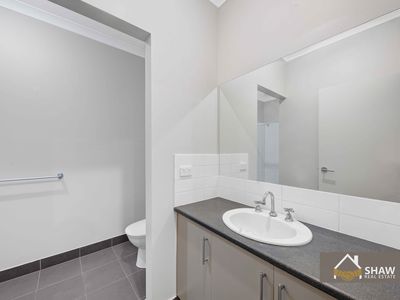 2 / 17 Vanderbilt Avenue, Truganina