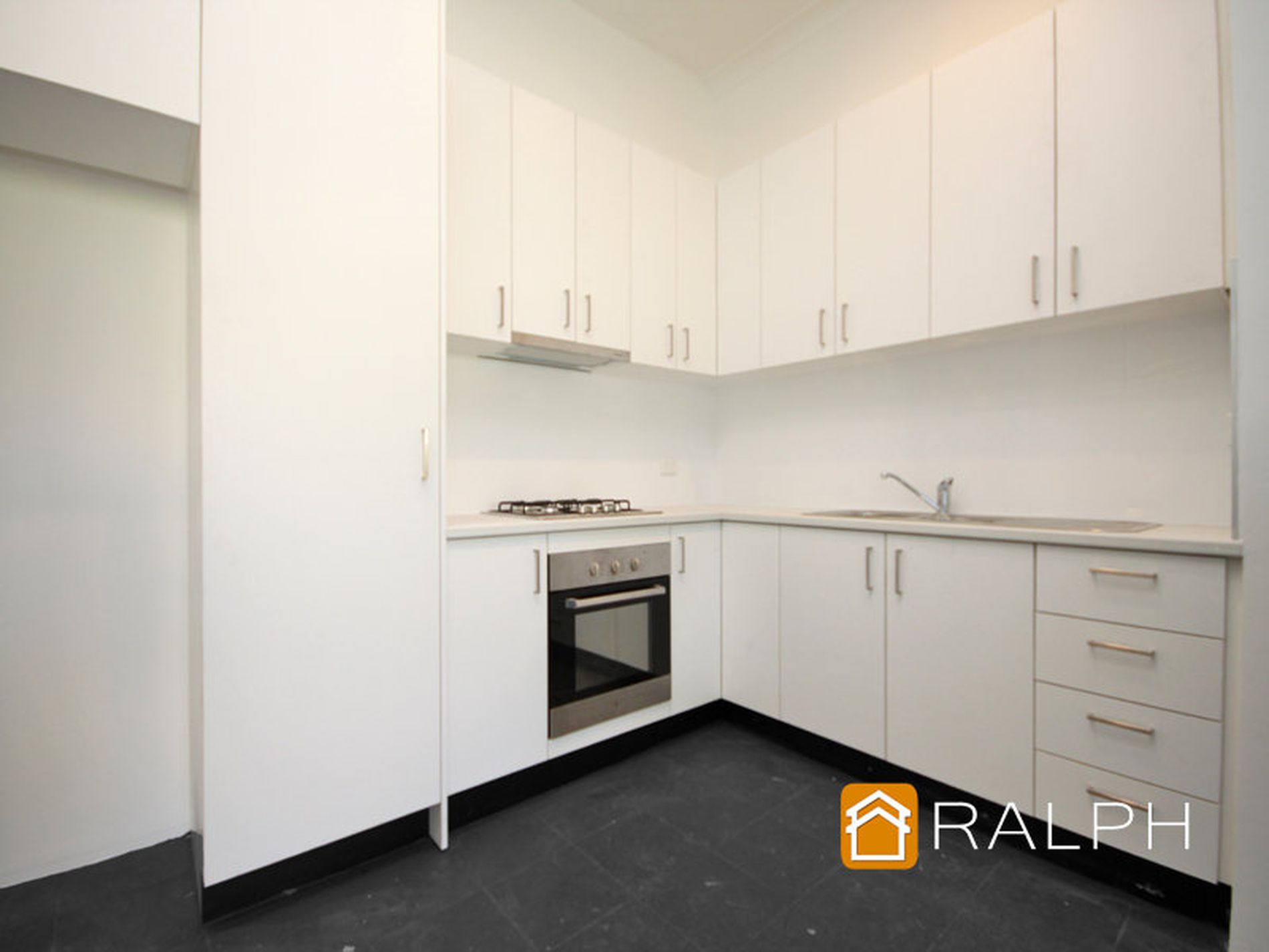 32 Canarys Road, Roselands