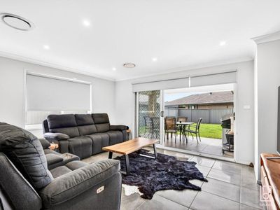 7 Minorca Circuit, Hamlyn Terrace