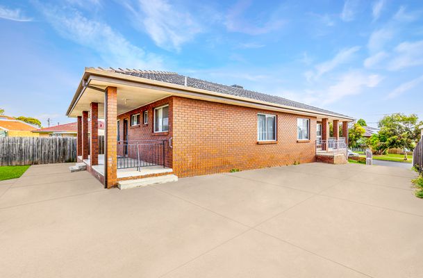 30 Glencairn Crescent, Broadmeadows