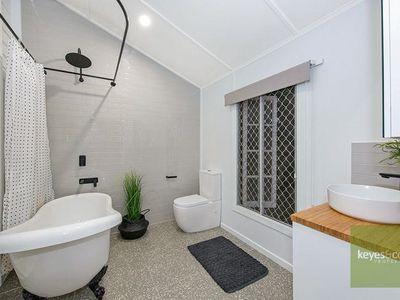 104 Stagpole Street, West End