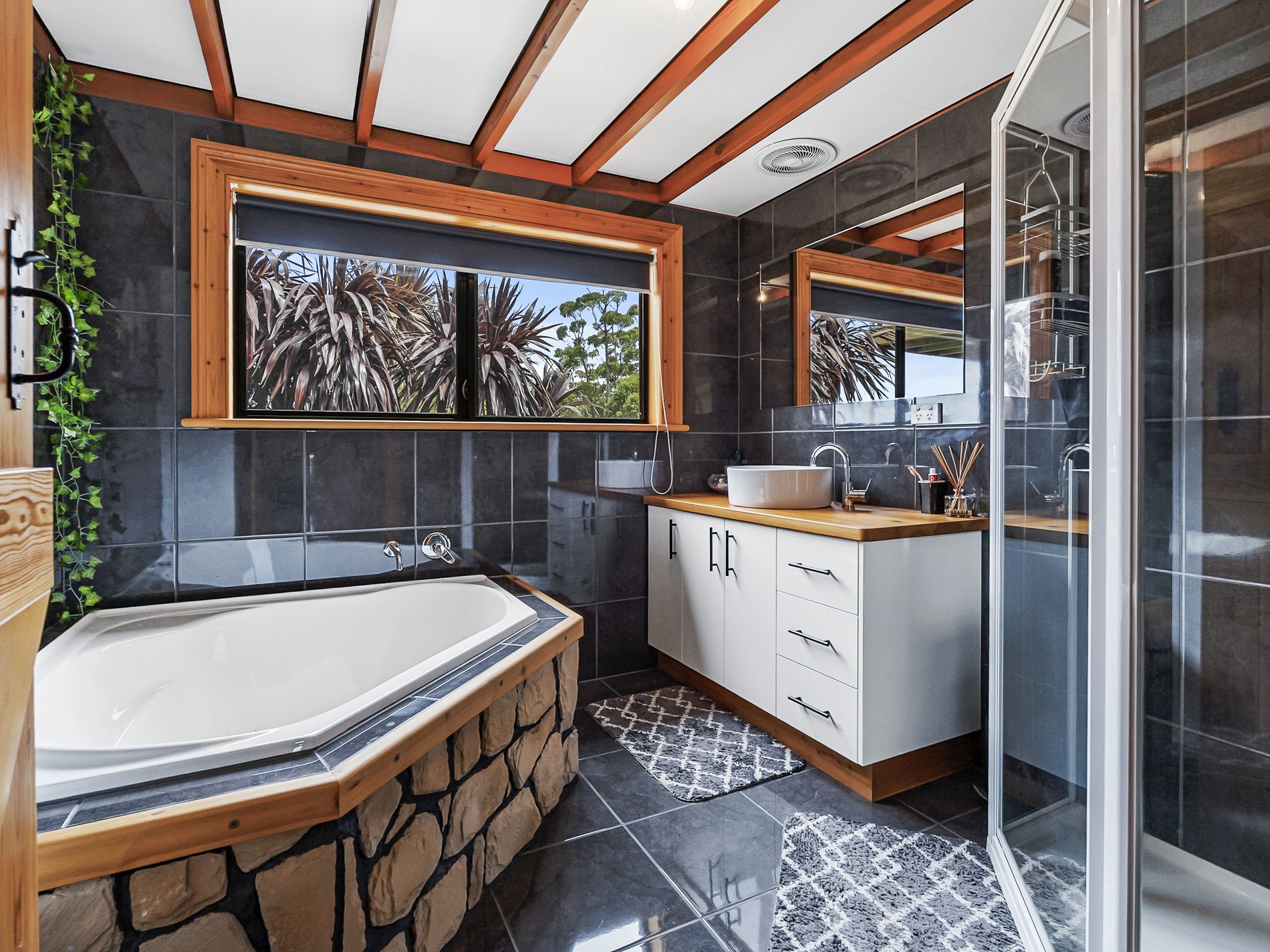 100 Scarrs Road, Garden Island Creek