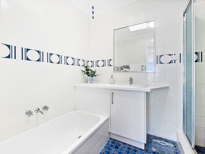 9 / 4 Mary Avenue, Mermaid Beach