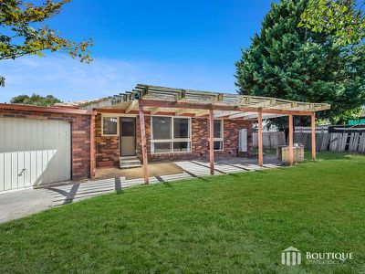 4 Oaktree Drive, Hampton Park