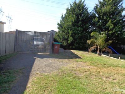 17 Lesley Drive, Hampton Park