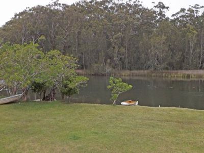 2 Princes Highway, Lake Tabourie