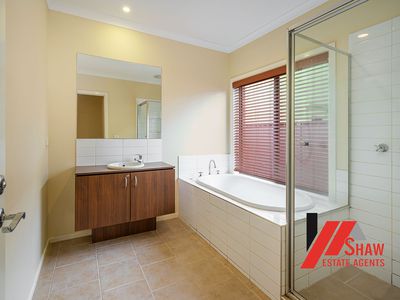 3 Lancefield Drive, Caroline Springs