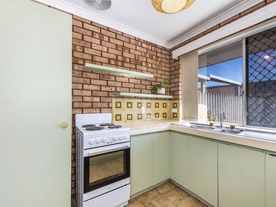 9 / 5 Louise Street, Rockingham