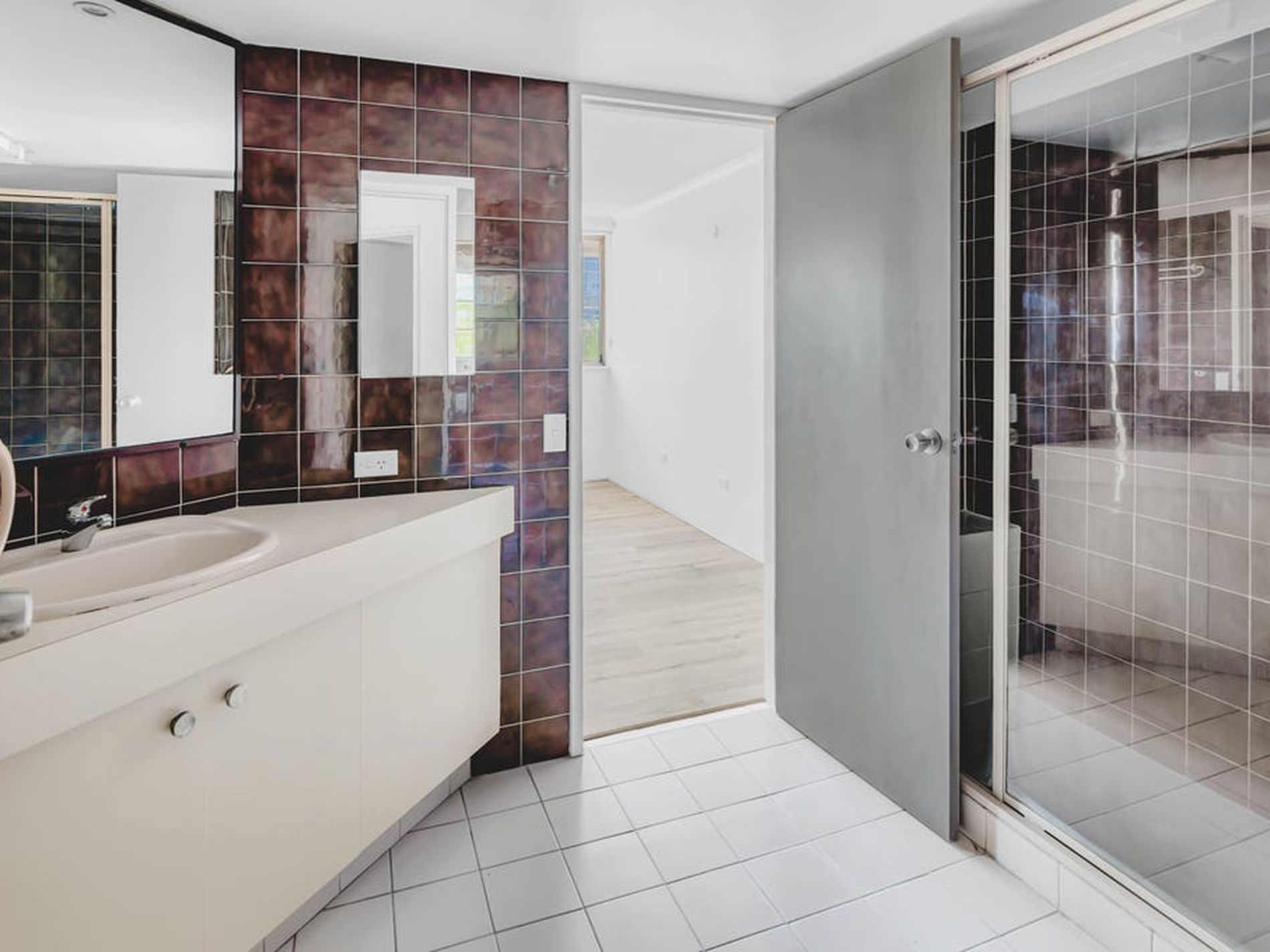 5c / 10 Marine Parade, Southport