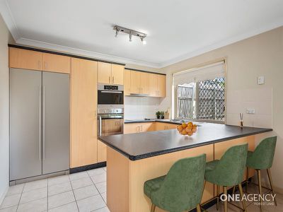 11 Lakes Entrance Dr, Springfield Lakes