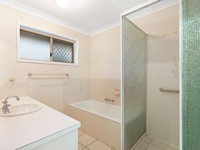 4 Coates Court, Brassall