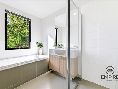 4 Plenty Way, Cranbourne North