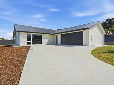 2 Coultman Close, Beaconsfield