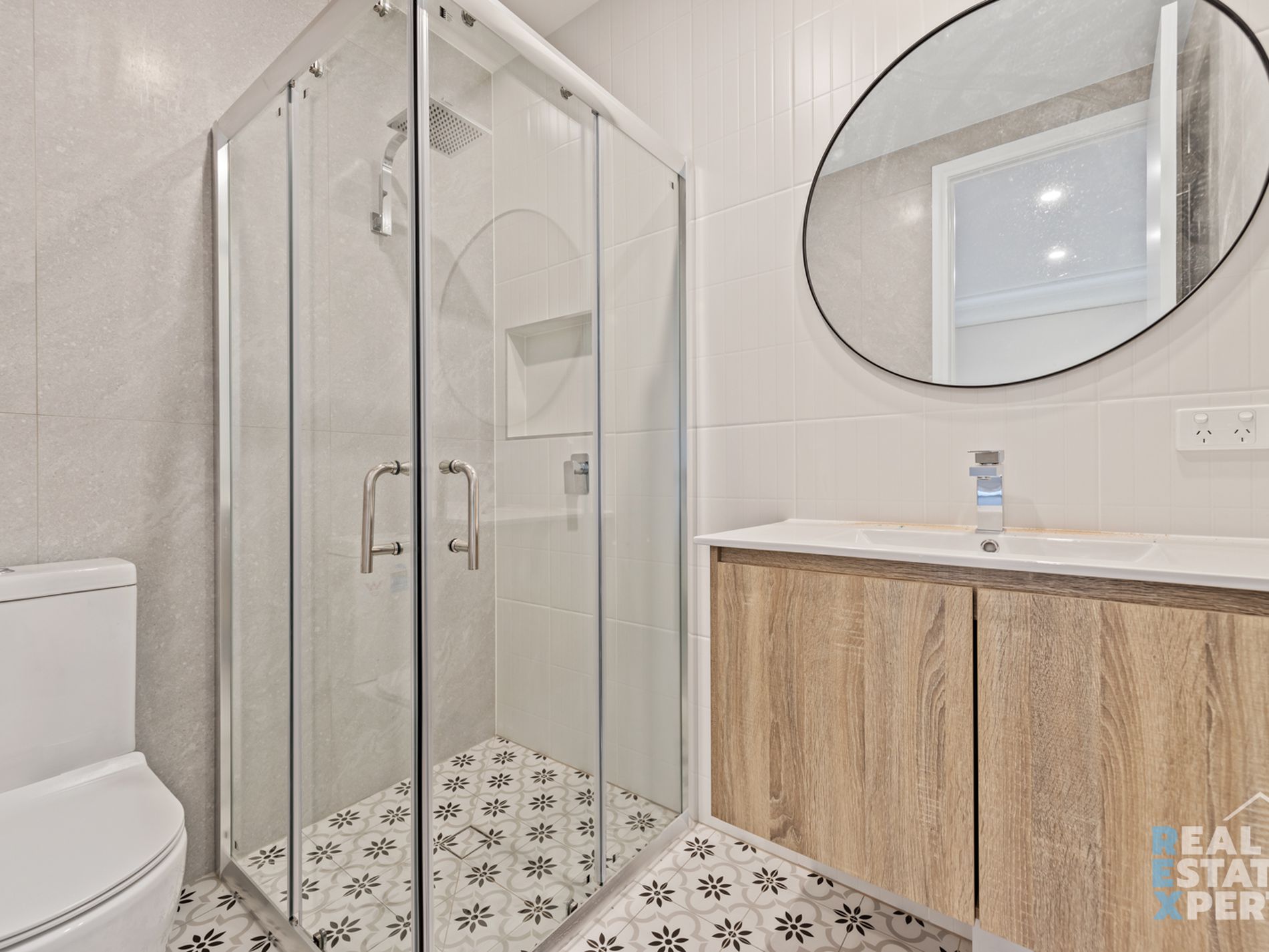 2 / 5 Sylvanwood Crescent, Narre Warren