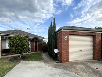 8 Trixia Place, Leopold