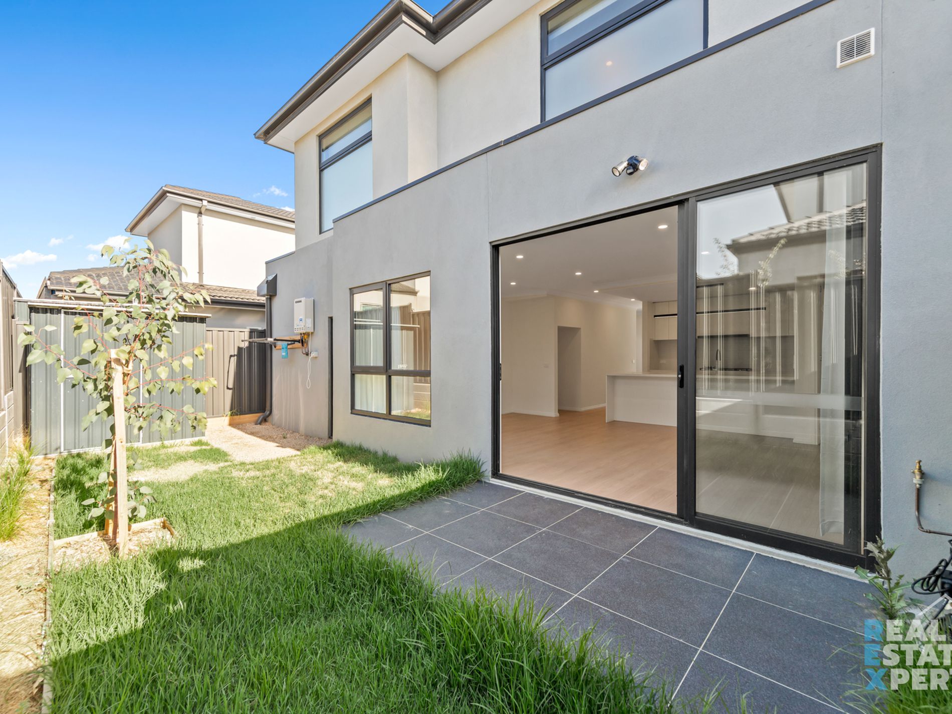 2 / 5 Sylvanwood Crescent, Narre Warren