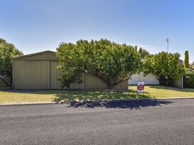 20 Dry Creek Road, Donovans