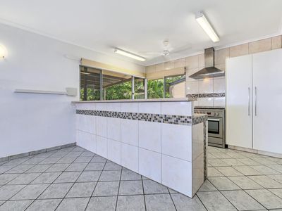 10 Menzies Court, Gray