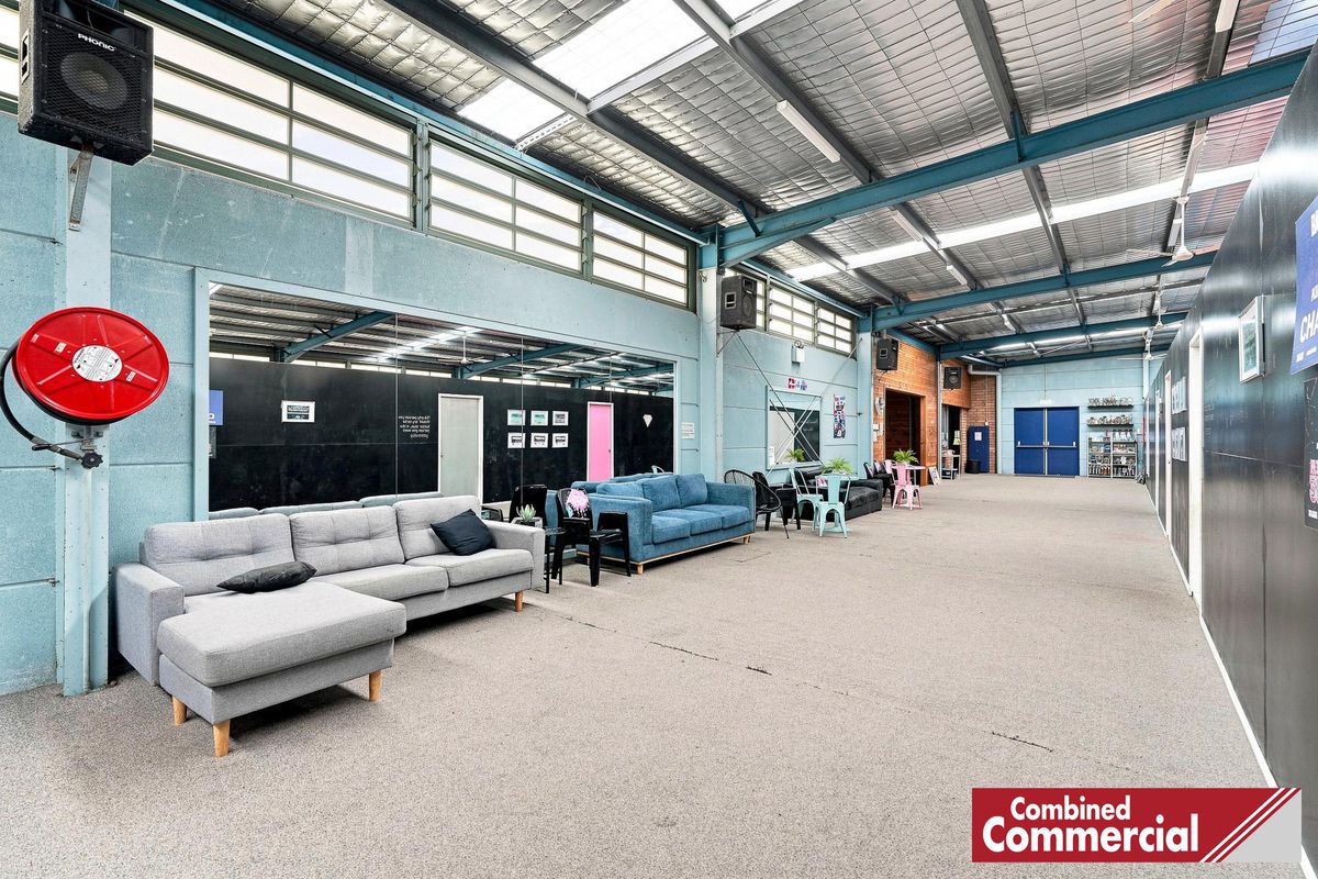77 Jacaranda Avenue, Bradbury