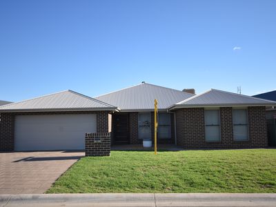 9 Brook Court, Dubbo