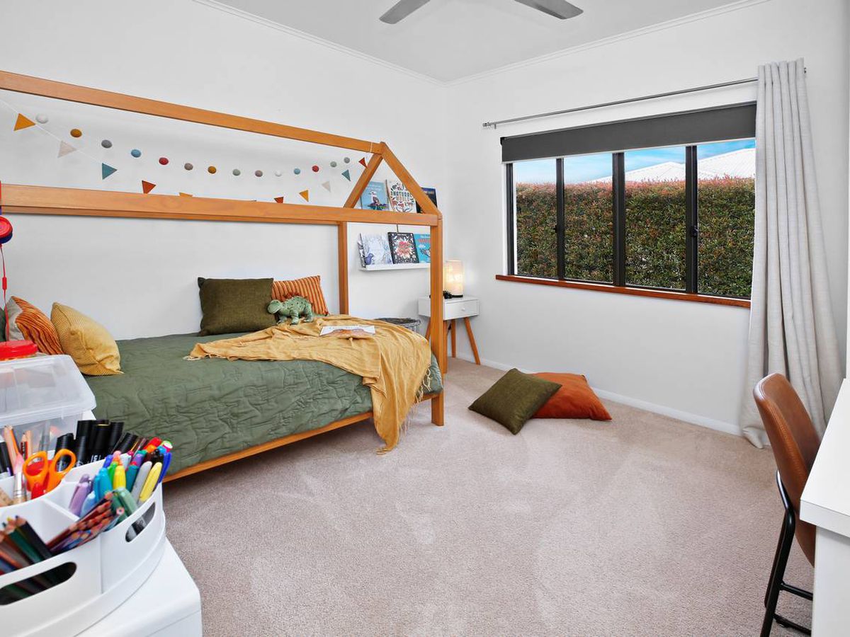 16 MITCHELL DRIVE, Atherton