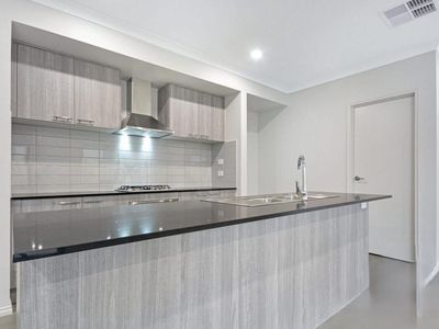 2 Yard Street, Mambourin