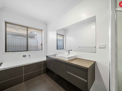 11 Duncombe Avenue, Gledswood Hills