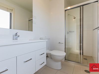 1 / 6 Adams Street, Queanbeyan West