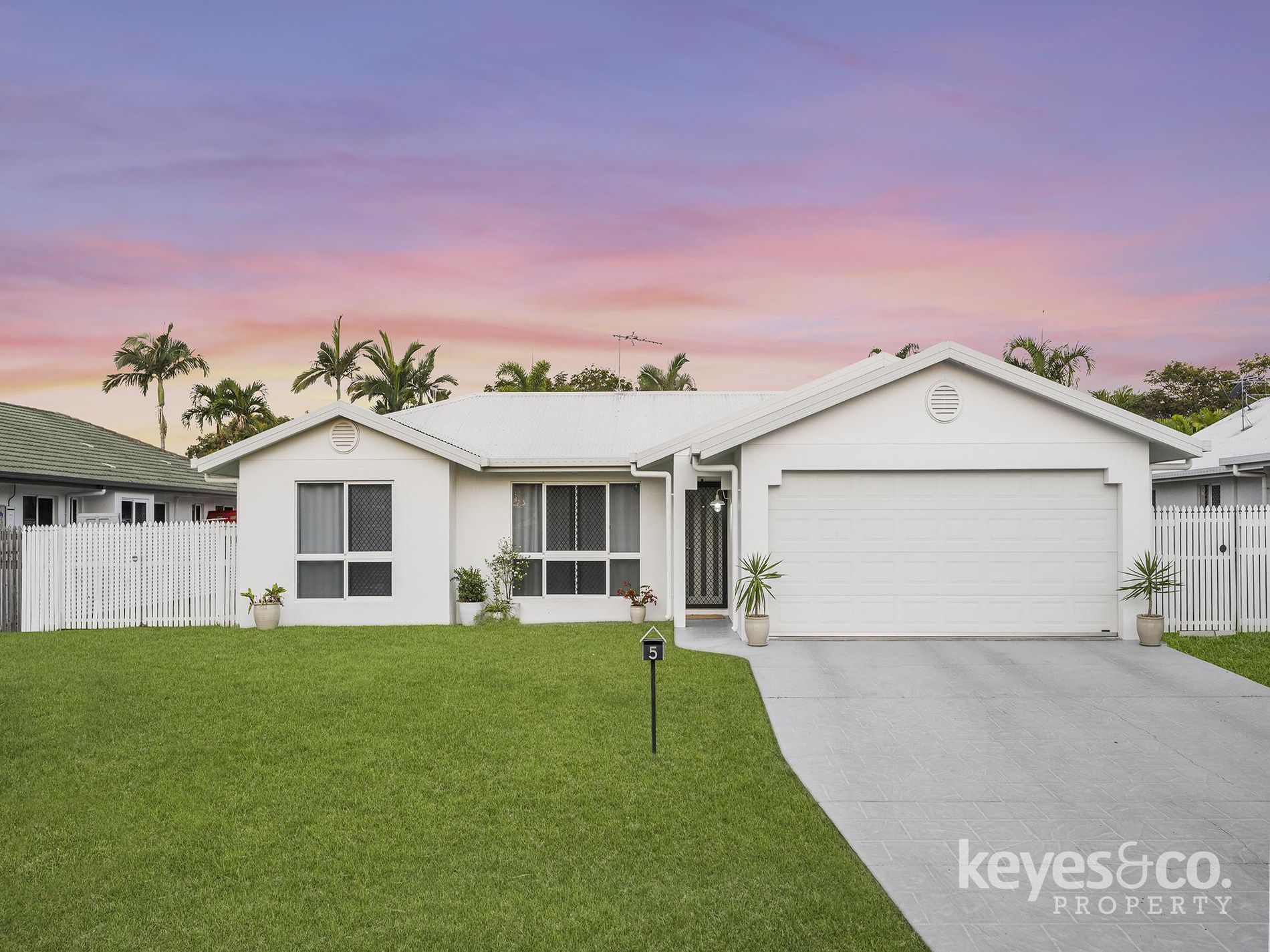 5 La Trobe Close, Douglas