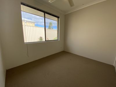 22 Geographe Bay Pass, Secret Harbour