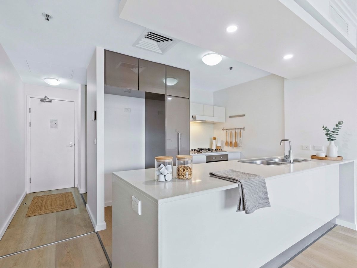 7002 / 7 Parkland Blvd, Brisbane City