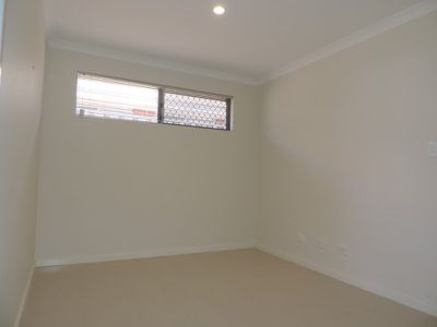 16 Midgegooroo Street, Ellenbrook