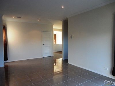 2 / 31 Beckington Crescent, Hampton Park