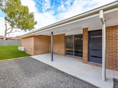2 / 22 Mustang Close, Hillvue