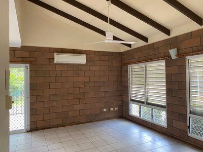 1 & 2  / 20 Muckanninie Court , Moulden
