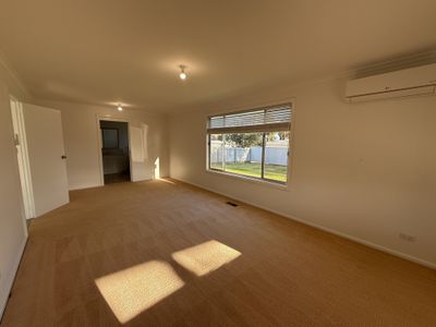 18 Walter Bull Crescent, Griffith