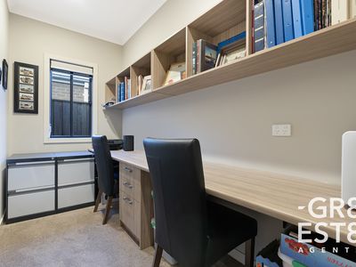 23 Nagle Crescent, Cranbourne West