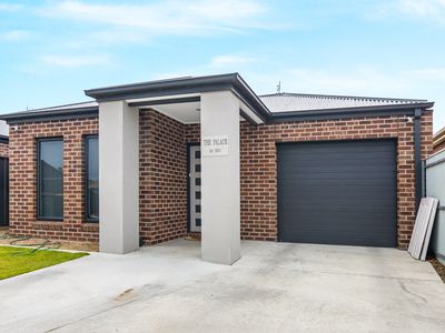 2 / 27 Henry Street, Horsham