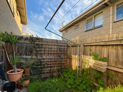 2/112 Hoffmans Rd, Essendon