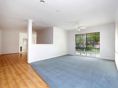 2 May Gibbs Crescent, Lynbrook
