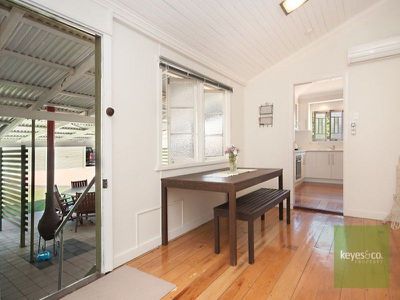 11 Estate Street, West End