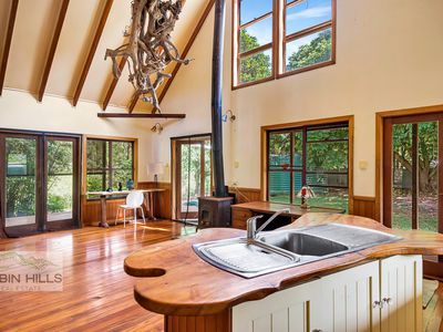 417 Davis Road, Jiggi