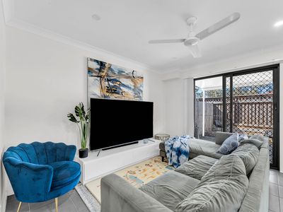 6 / 3 Broadleaf Parade, Redbank