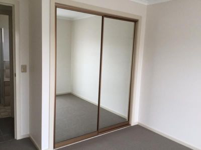 1 / 2 Wilson Crescent, Hoppers Crossing