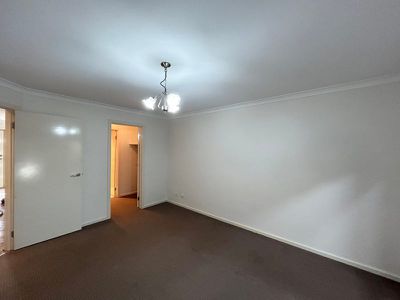 1 / 6 Harness Court, Truganina