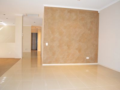 3 / 8 Arbory Close, Dubbo