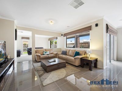 5 Fieldstone Crescent, Cranbourne North