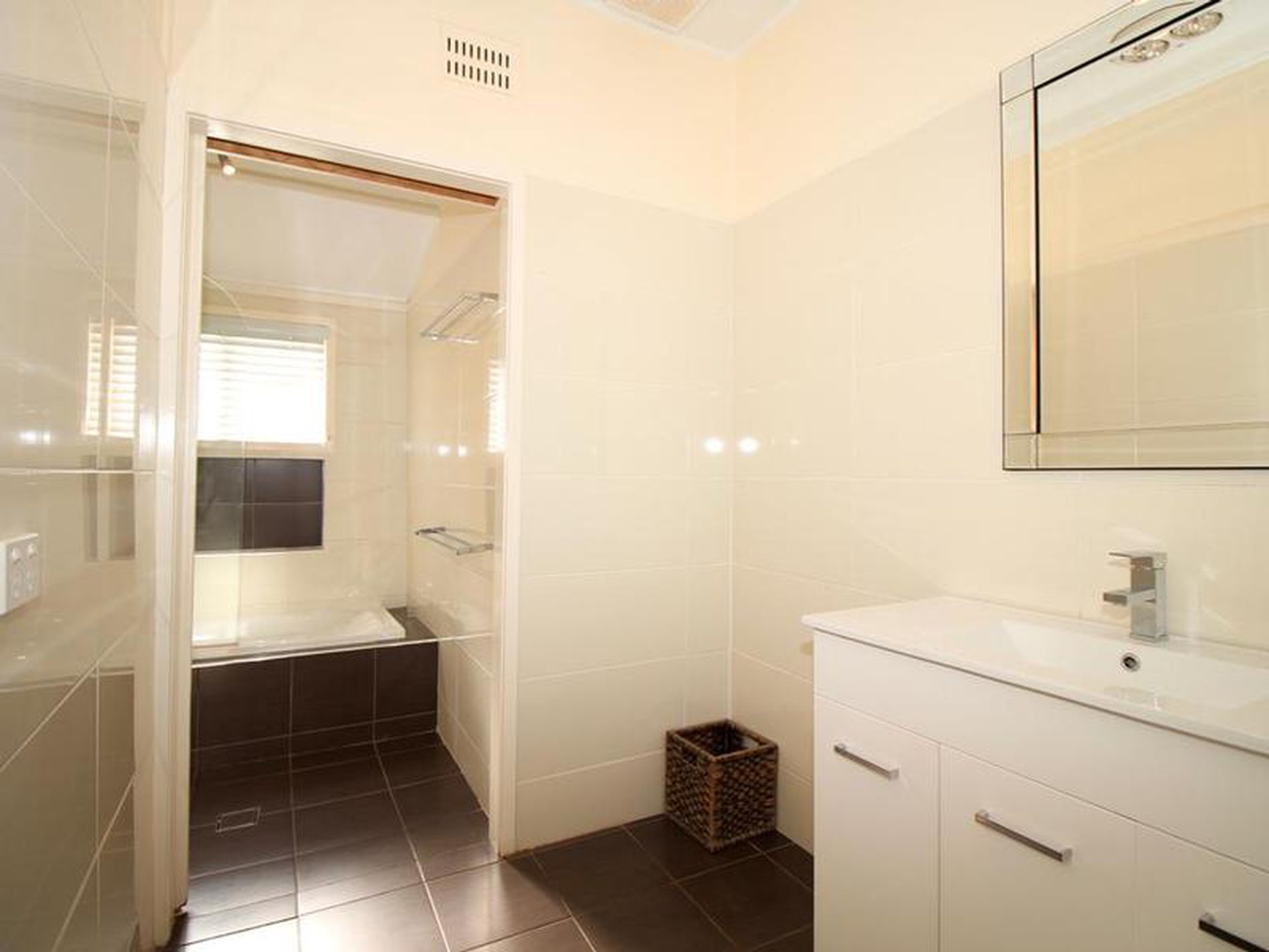 10 Alamein Walk, West Bathurst