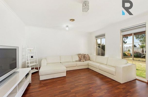 13 Hammond Place, Roxburgh Park
