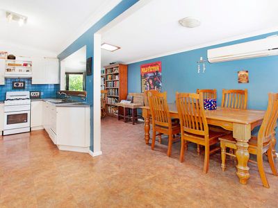 12 The Esplanade, Oak Flats
